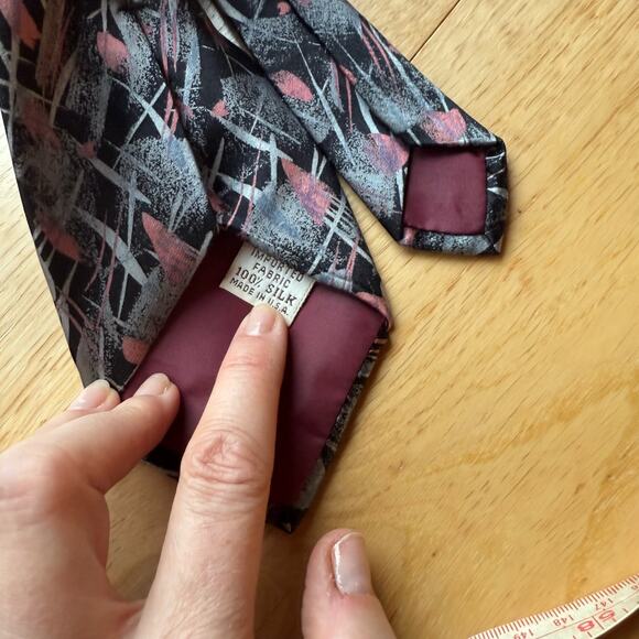 International Passport Black Grey and Pink Abstract Silk Wide Tie - Picture 2 of 5